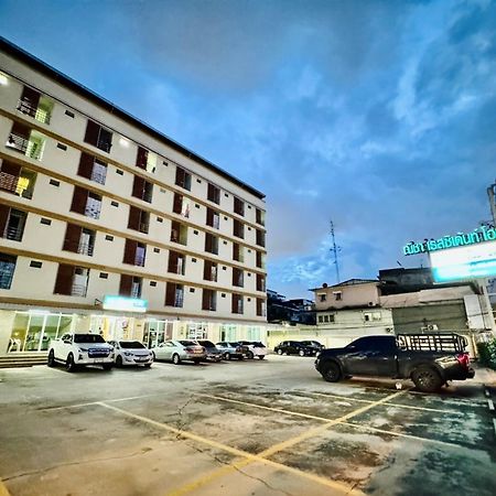 Nicha Residence Hotel バンコク都 エクステリア 写真