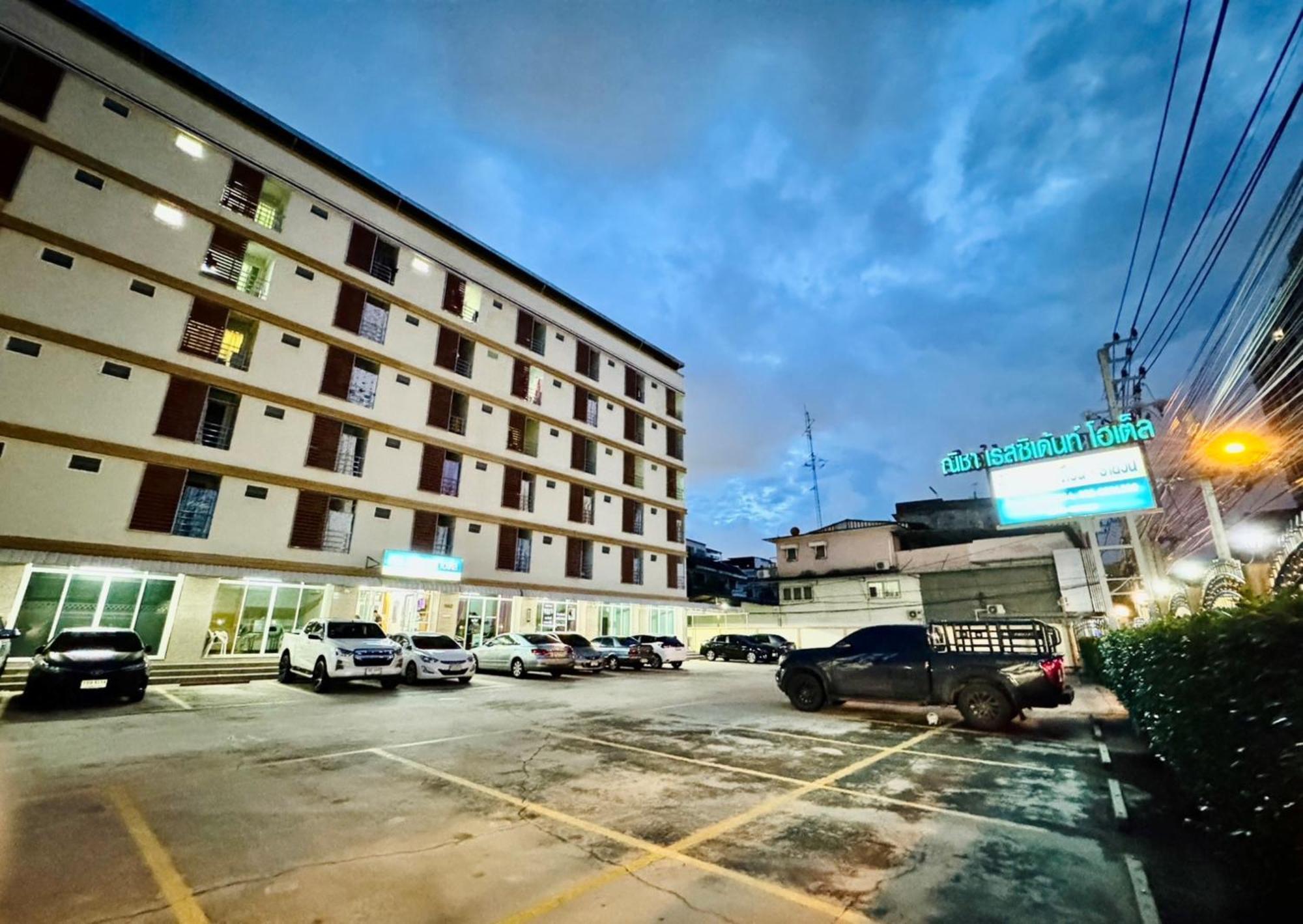 Nicha Residence Hotel バンコク都 エクステリア 写真