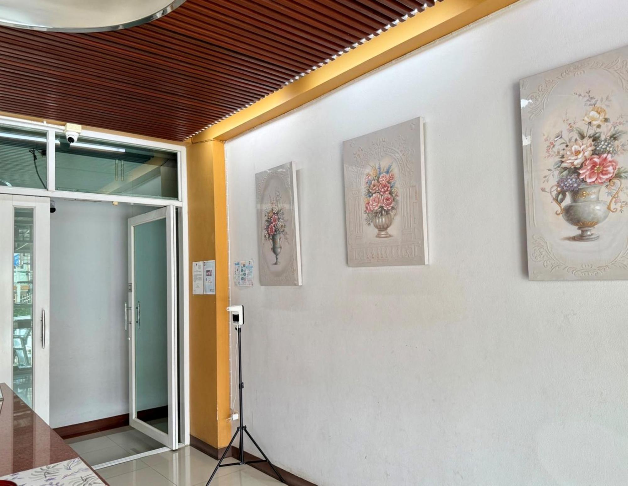 Nicha Residence Hotel バンコク都 エクステリア 写真