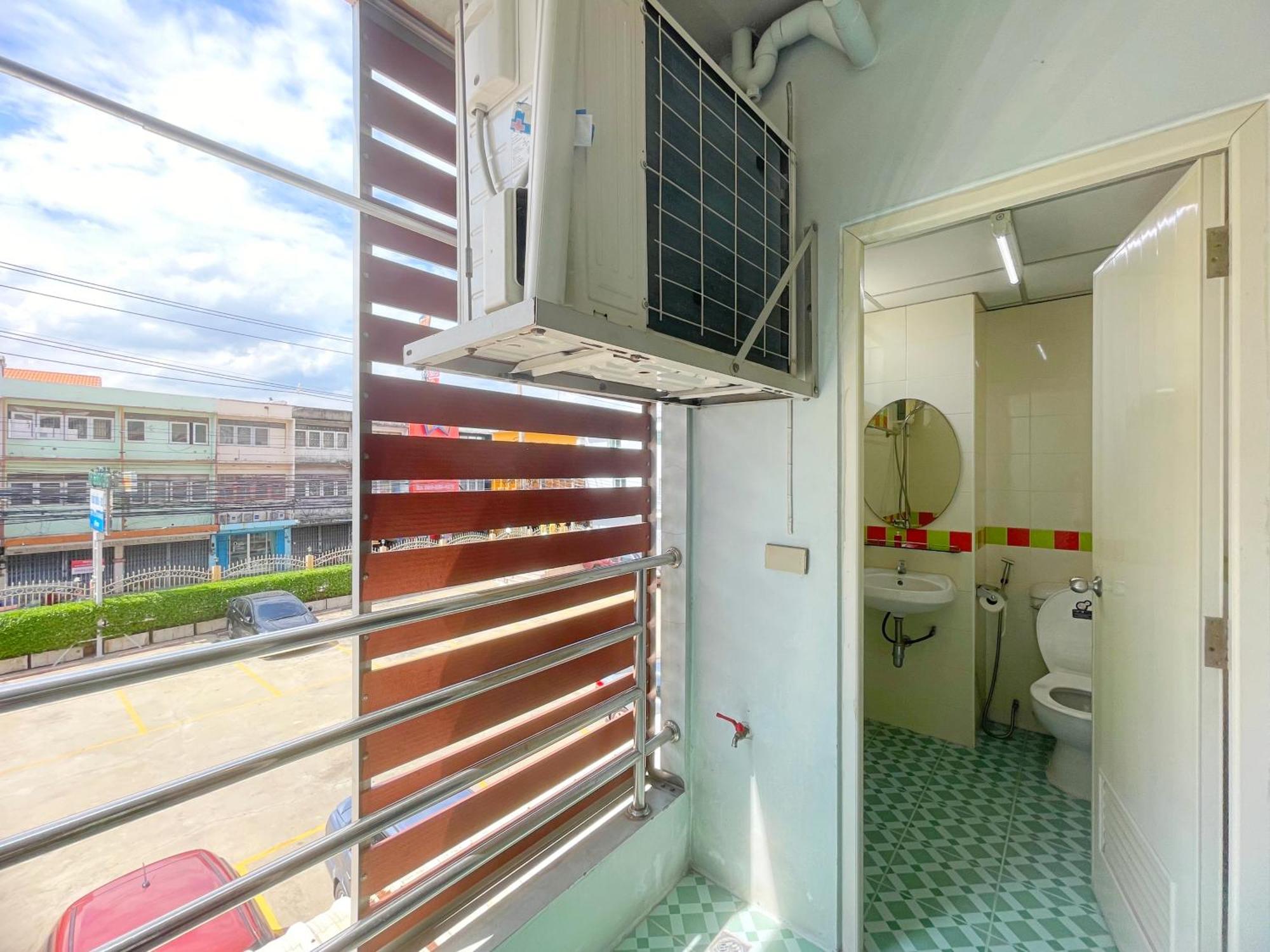 Nicha Residence Hotel バンコク都 エクステリア 写真