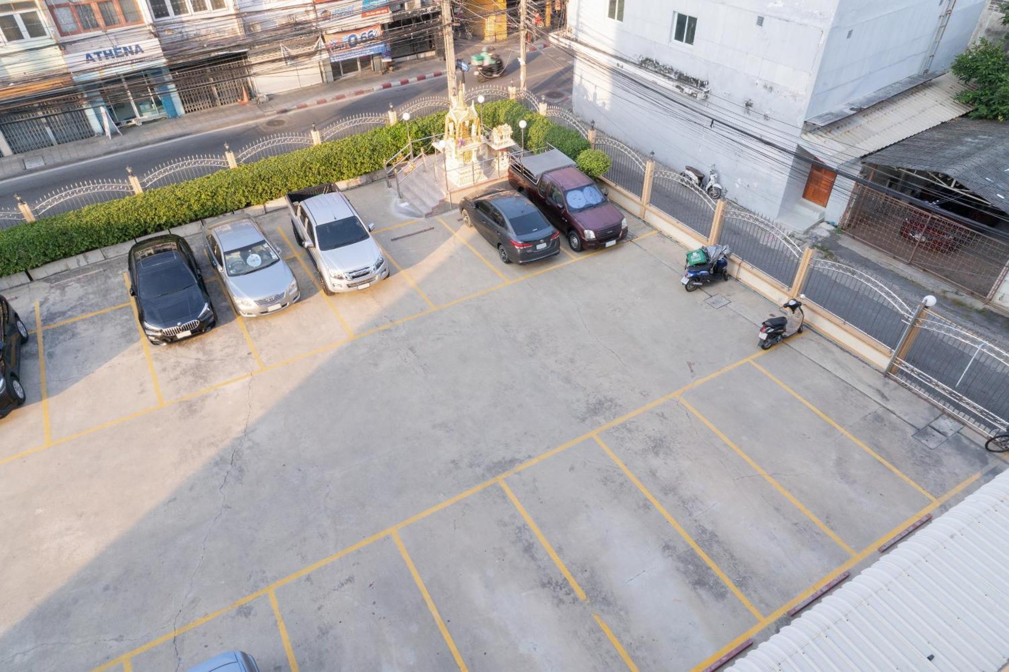 Nicha Residence Hotel バンコク都 エクステリア 写真