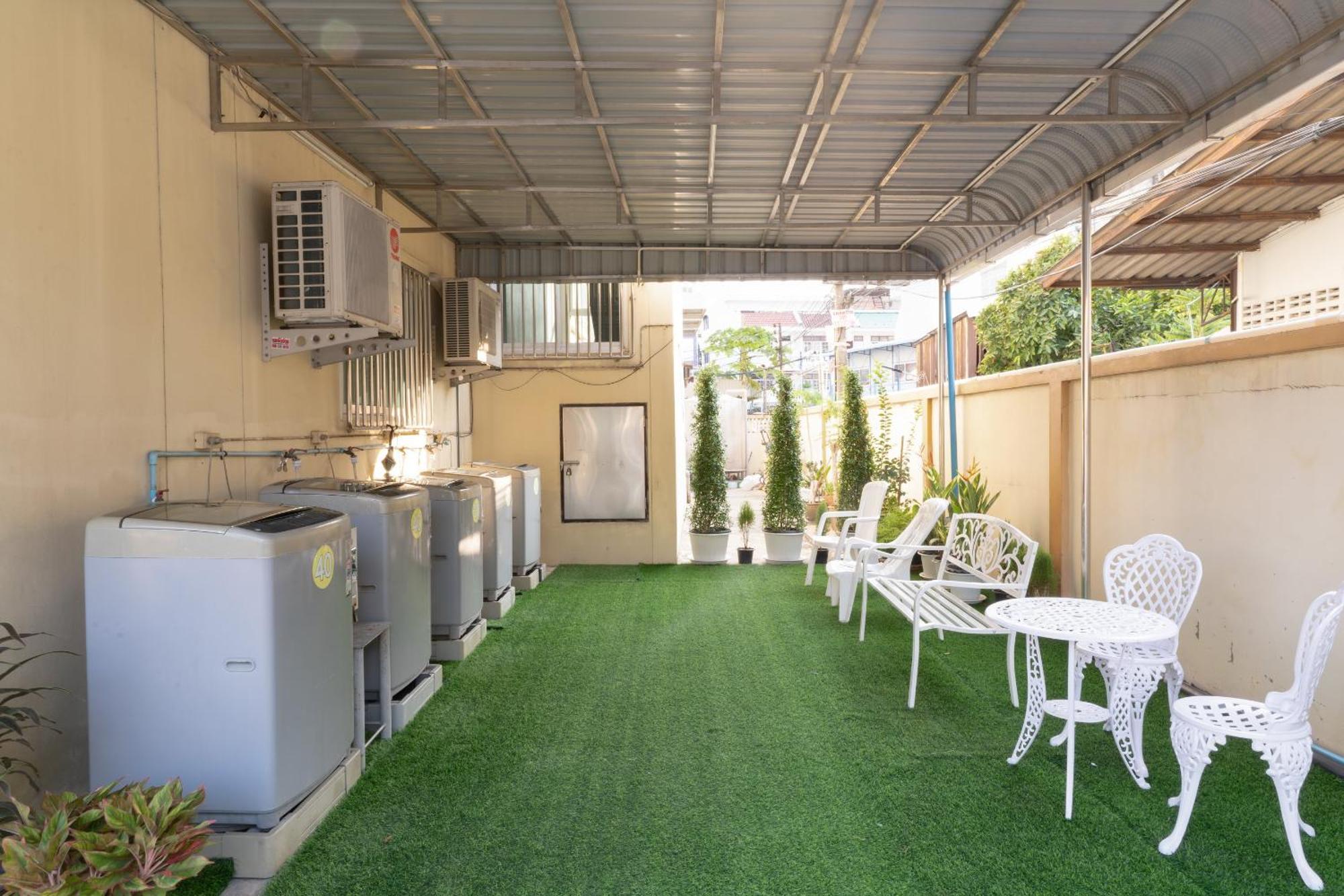 Nicha Residence Hotel バンコク都 エクステリア 写真